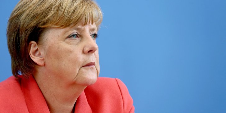 Merkel Aİ-nin bir sıra səhvlərə yol verdiyini etiraf edib