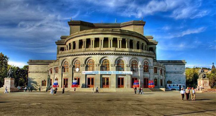 Ermənistanda tarixi binalar satışa çıxarılıb