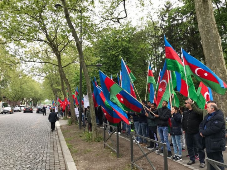 Azərbaycan diasporu Strasburqda Türkiyəyə dəstək aksiyası keçirib -