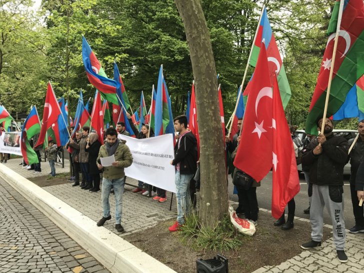 Azərbaycan diasporu Strasburqda Türkiyəyə dəstək aksiyası keçirib -