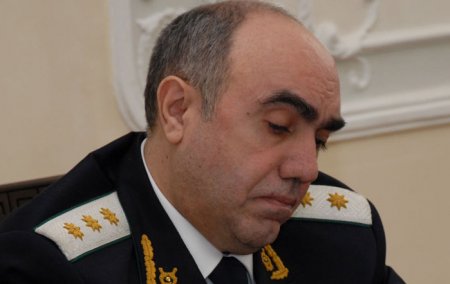 Zakir Qaralov prokuroru işdən çıxartdı