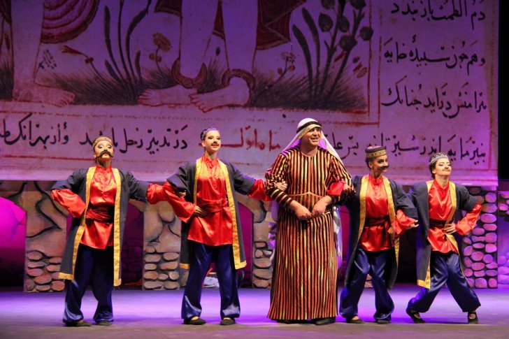 DTX sədri Musiqili Teatrda “999-cu gecə” tamaşasına baxdı