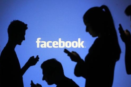 Facebooka görə ərindən boşandı