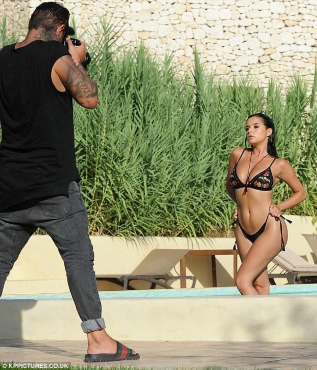 Britaniyalı modeldən erotik