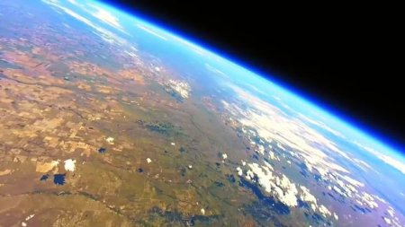 Yer kürəsinin stratosferdən görüntüsü