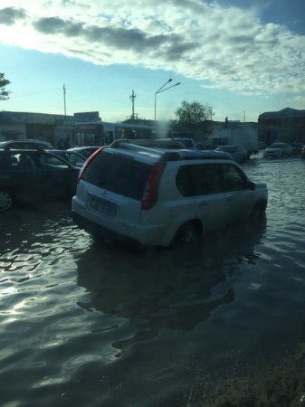 Bakıda "üzən" avtobus - 