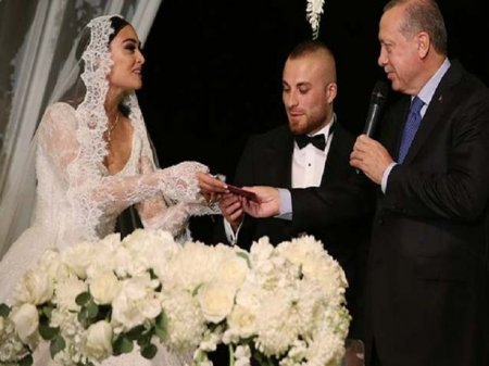 Ərdoğan məşhur futbolçu ilə aktrisanın toyunda nikah şahidi oldu -