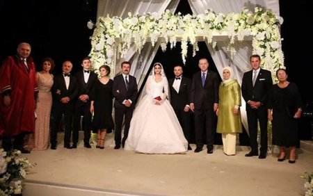 Ərdoğan məşhur futbolçu ilə aktrisanın toyunda nikah şahidi oldu - 