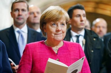 Angela Merkel dünyanın ən nüfuzlu qadını seçilib