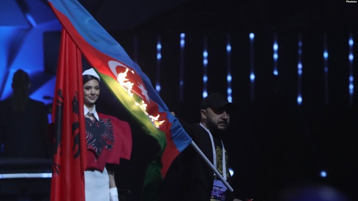 Yerevanda Avropa çempionatının açılışında Azərbaycan bayrağı yandırılıb - VİDEO