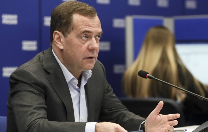 Medvedev - Rusiya Gürcüstanın parçalanmış bölgələrini ilhaq edə bilər