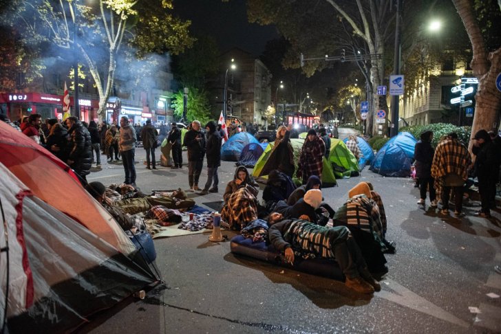 Tbilisidə polis aksiyanı dağıtmağa çalışıb, həbs olunanlar var