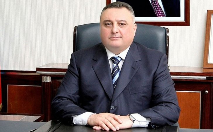 Britaniya Eldar Mahmudovun ailəsinin sərvətini “səhlənkar” yoxlayan vəkili cəzalandırıb