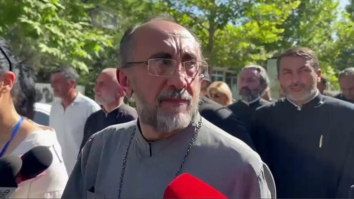 Arxiyepiskop Mikael Acapaxyana HÖKM OXUNUB