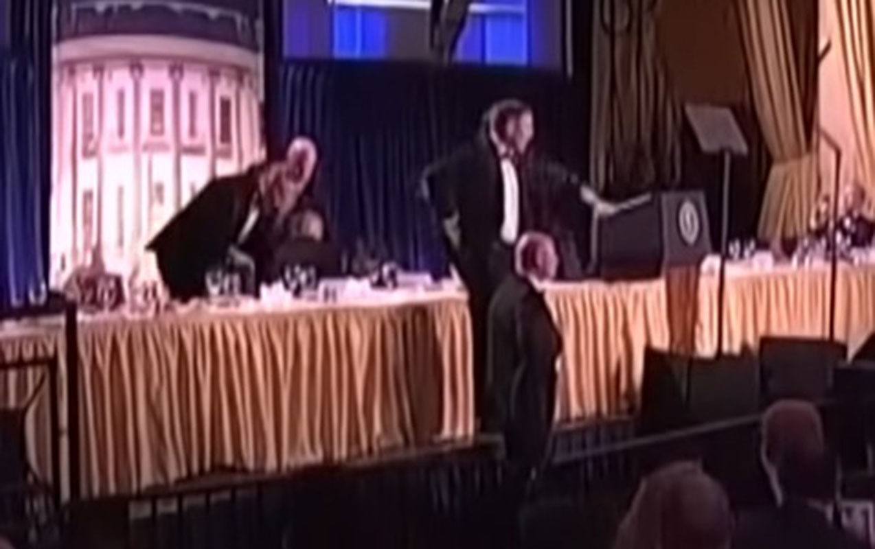 Ağ Ev müxbirlərinin şam yeməyi vaxtı atəş açılıb, Tramp təxliyə edilib - VIDEO