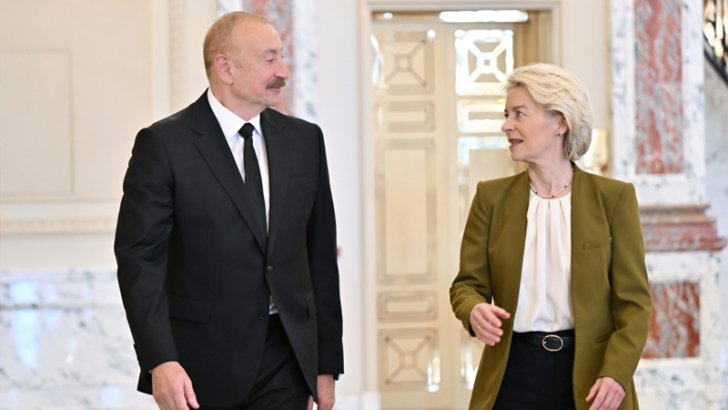 Ursula Fon der Lyayen Azərbaycana səfər edib