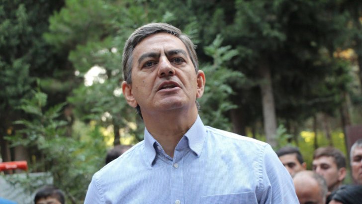 Yaxınları: Əli Kərimli məhkəməyə aparılarkən huşunu itirib