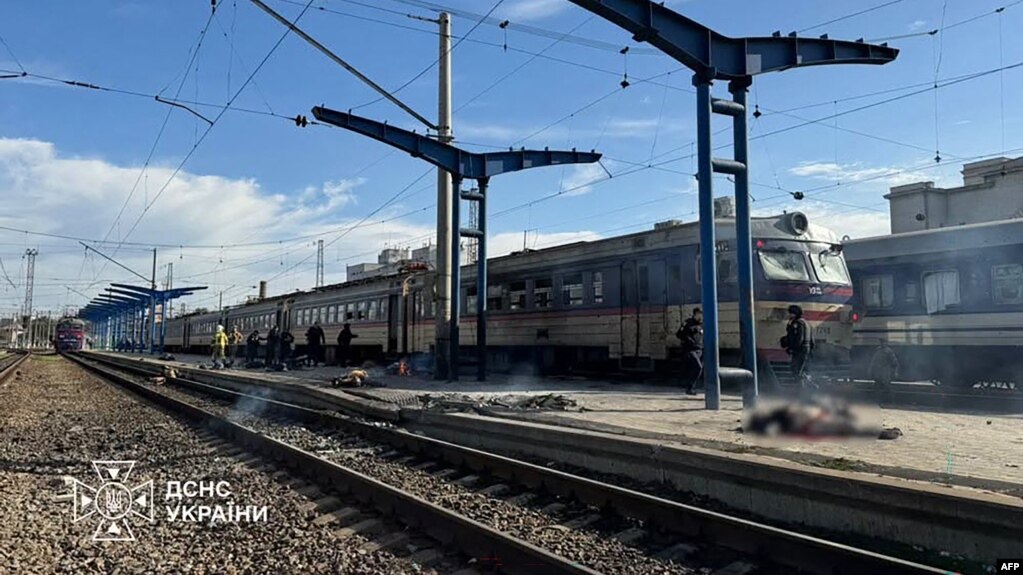 Rusiya Dneprdə dəmir yolu stansiyasına zərbə endirib: 13 ölü