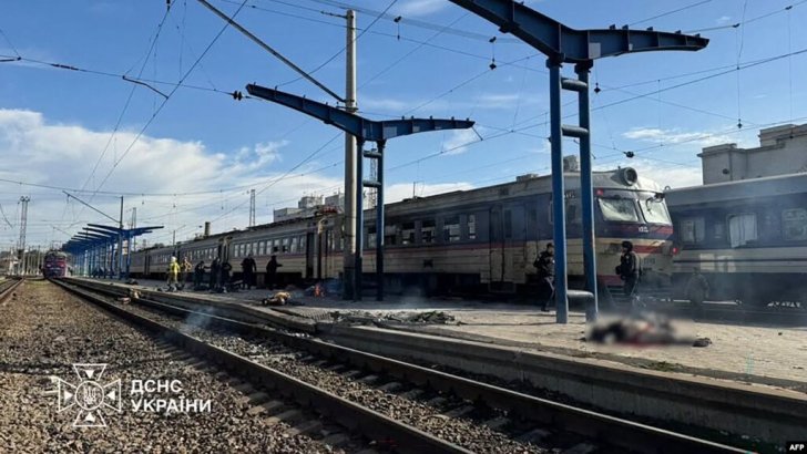 Rusiya Dneprdə dəmir yolu stansiyasına zərbə endirib: 13 ölü
